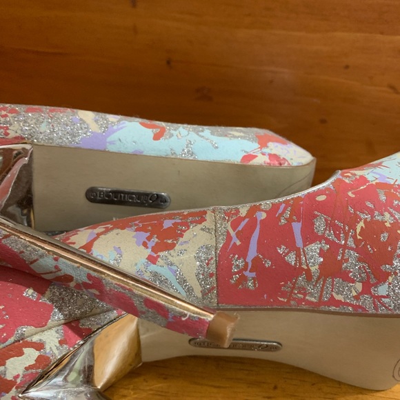 Woman’s Boutique 9 Shoes, Size 6 - Picture 4 of 5